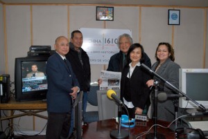 ricktorres-interview INTERVIEW on caregivers issues was conducted by Rick Torres (3rd from right), producer and host of Boses Pinas Spectrum at 1610 AM, CHHA Voces Latinas. Guests are, from left, Hermie Garcia, Rodel Ramos and Mila Astorga-Garcia (2nd from right). At right is Estela Garcia, production technical assistant.