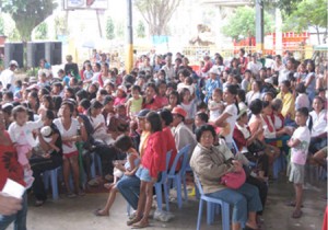 carp_milaor_crowd2 A crowd of 3,000 in Milaor, Camarines Sur waiting for the CARP mission.