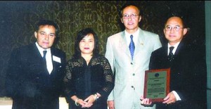 awards-photo-philreporter_l From left, Tom Saras, President of National Ethnic Press and Media Council of Canada; Mila Astorga-Garcia, Philippine Reporter Managing Editor and Co-Publisher; Carl DeFaria, Minister of Citizenship; and Hermie Garcia, Editor and Publisher of The Philippine Reporter